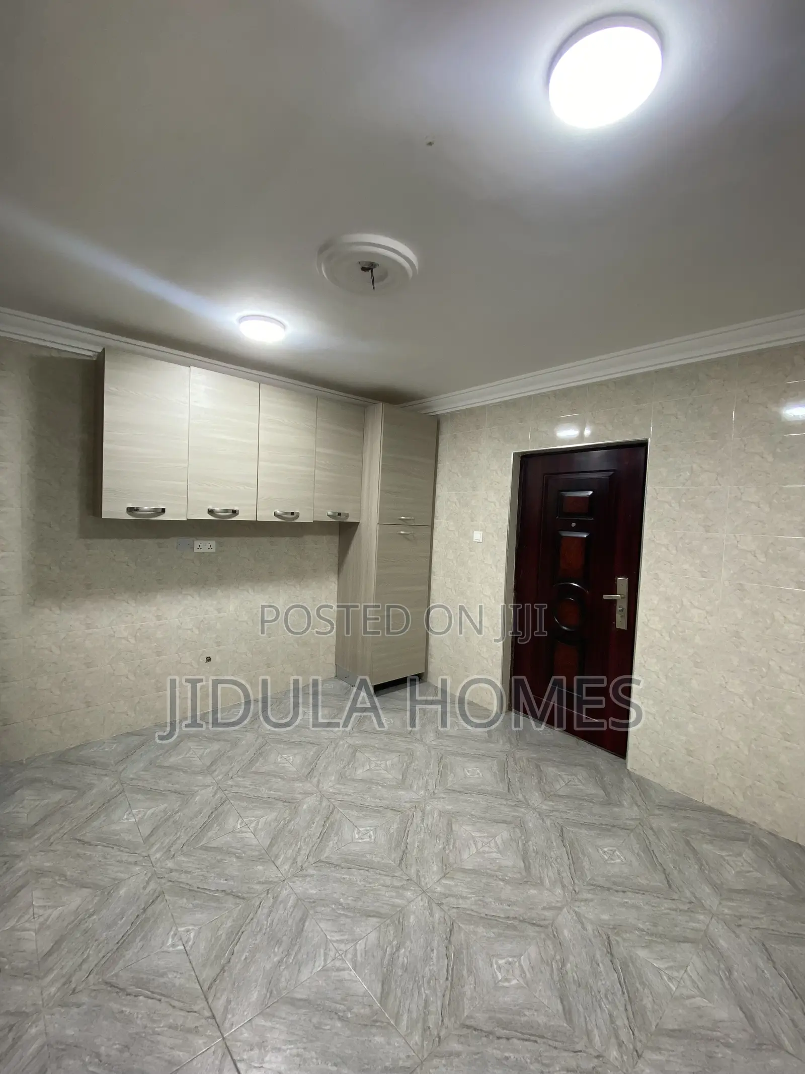 3bdrm Apartment in Lakeside Estate for rent
