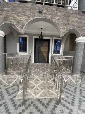 3bdrm Apartment in Lakeside Estate for rent