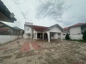 10 Bed House for Rent at East Legon,Shiashie 
Suitable for Office
