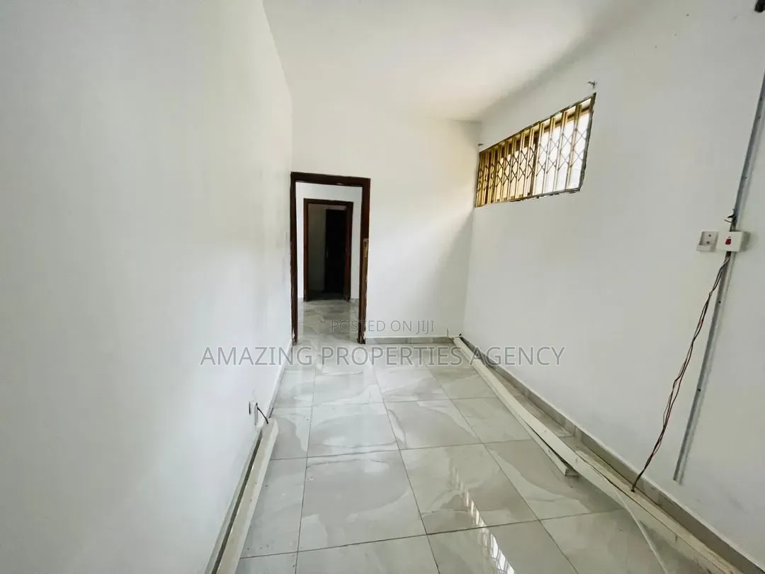 10 Bed House for Rent at East Legon,Shiashie 
Suitable for Office