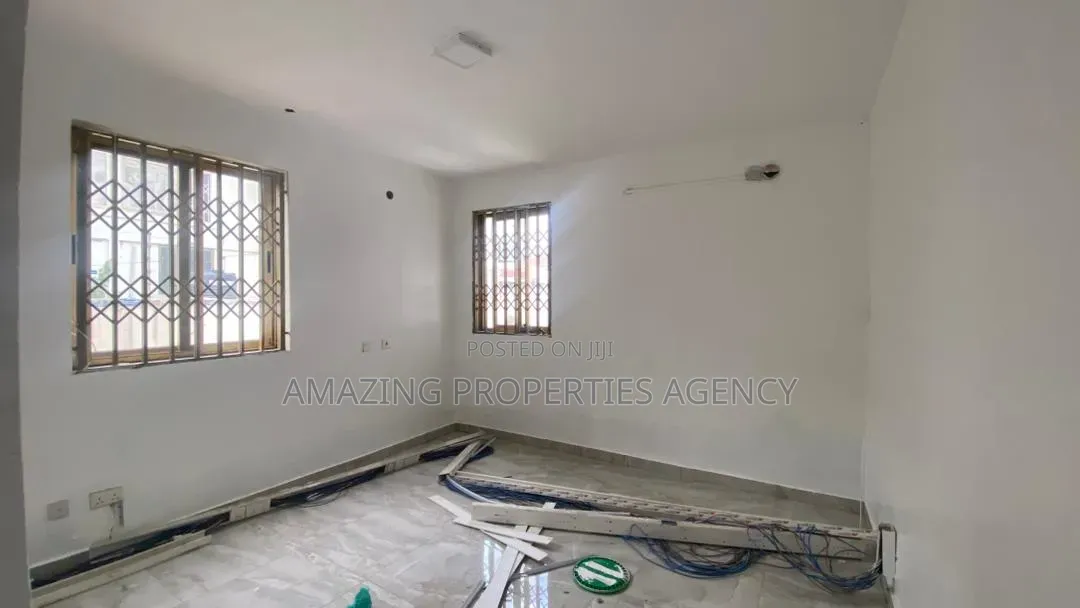 10 Bed House for Rent at East Legon,Shiashie 
Suitable for Office