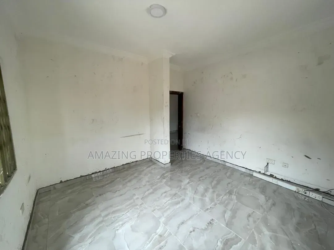 10 Bed House for Rent at East Legon,Shiashie 
Suitable for Office