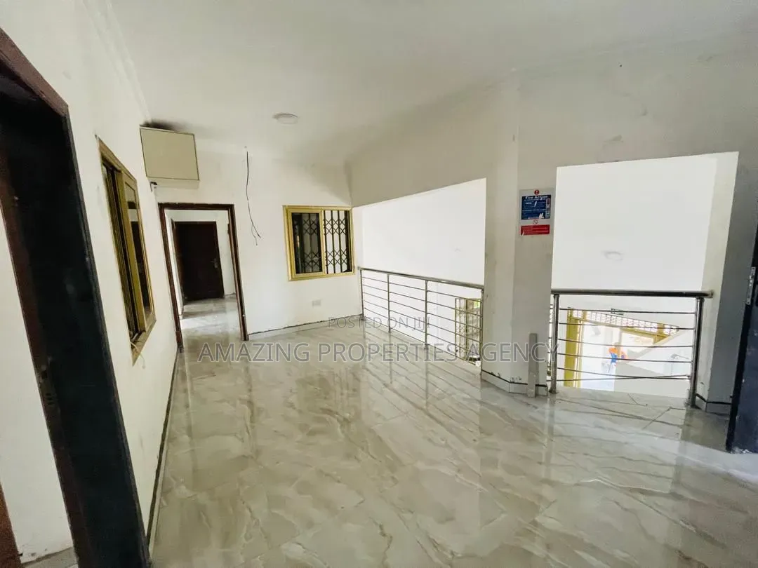 10 Bed House for Rent at East Legon,Shiashie 
Suitable for Office