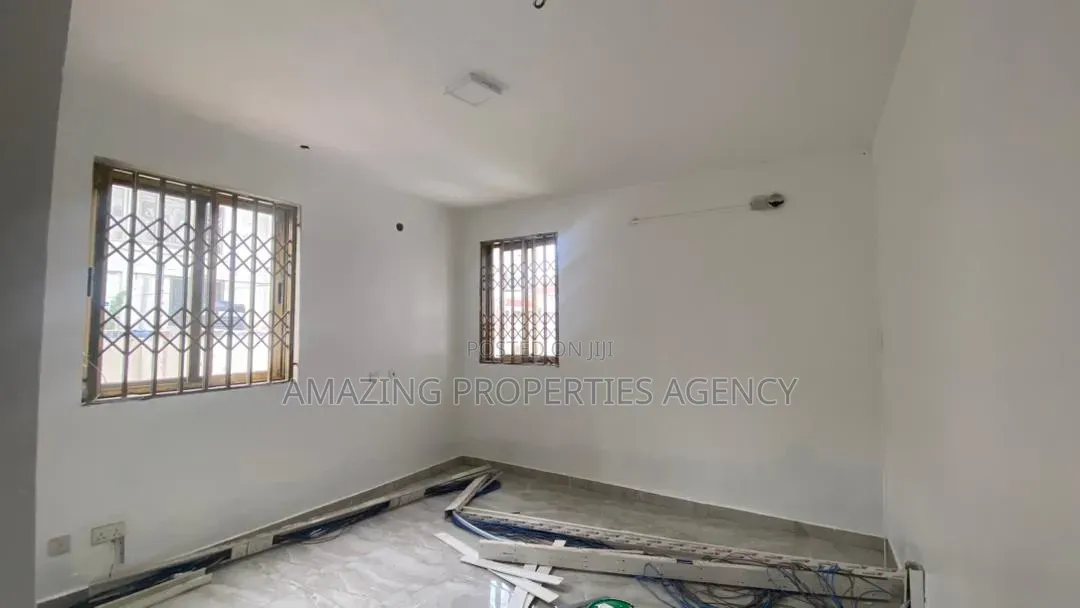 10 Bed House for Rent at East Legon,Shiashie 
Suitable for Office