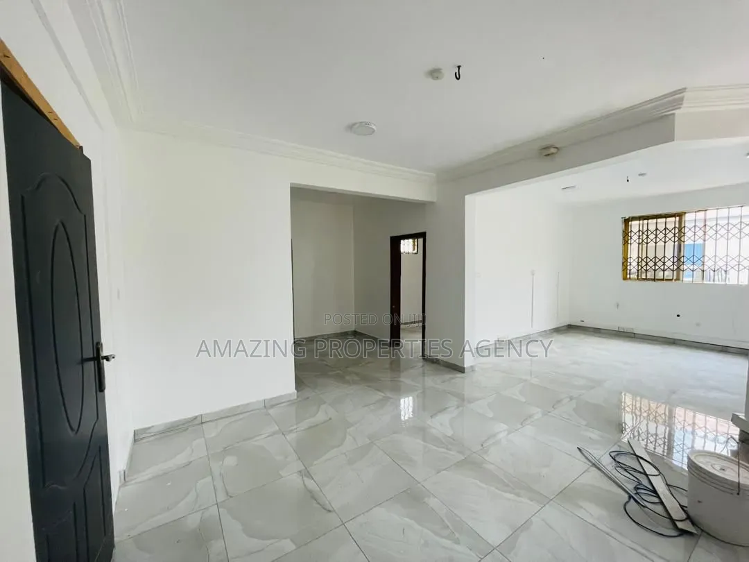 10 Bed House for Rent at East Legon,Shiashie 
Suitable for Office