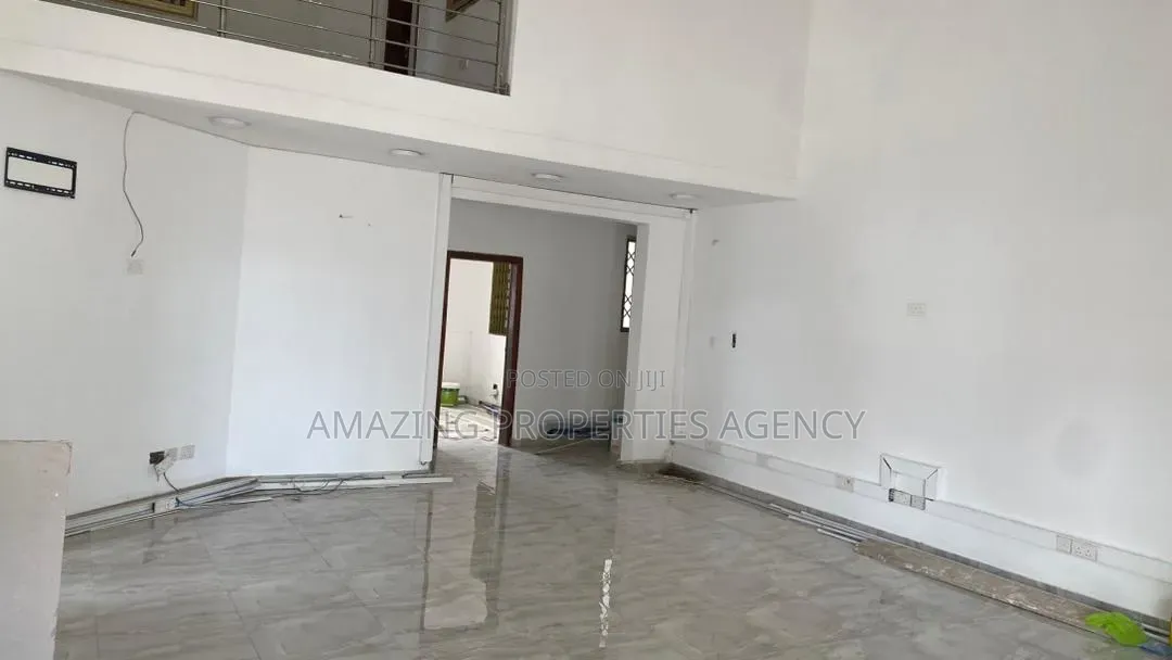 10 Bed House for Rent at East Legon,Shiashie 
Suitable for Office