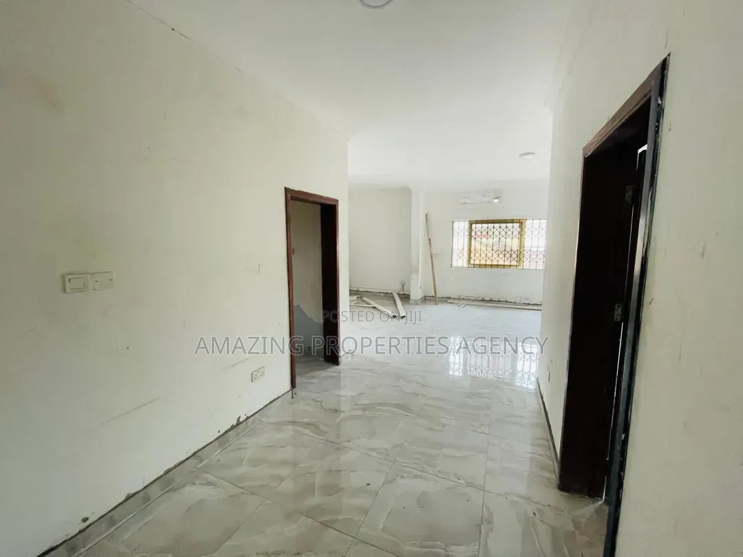10 Bed House for Rent at East Legon,Shiashie 
Suitable for Office