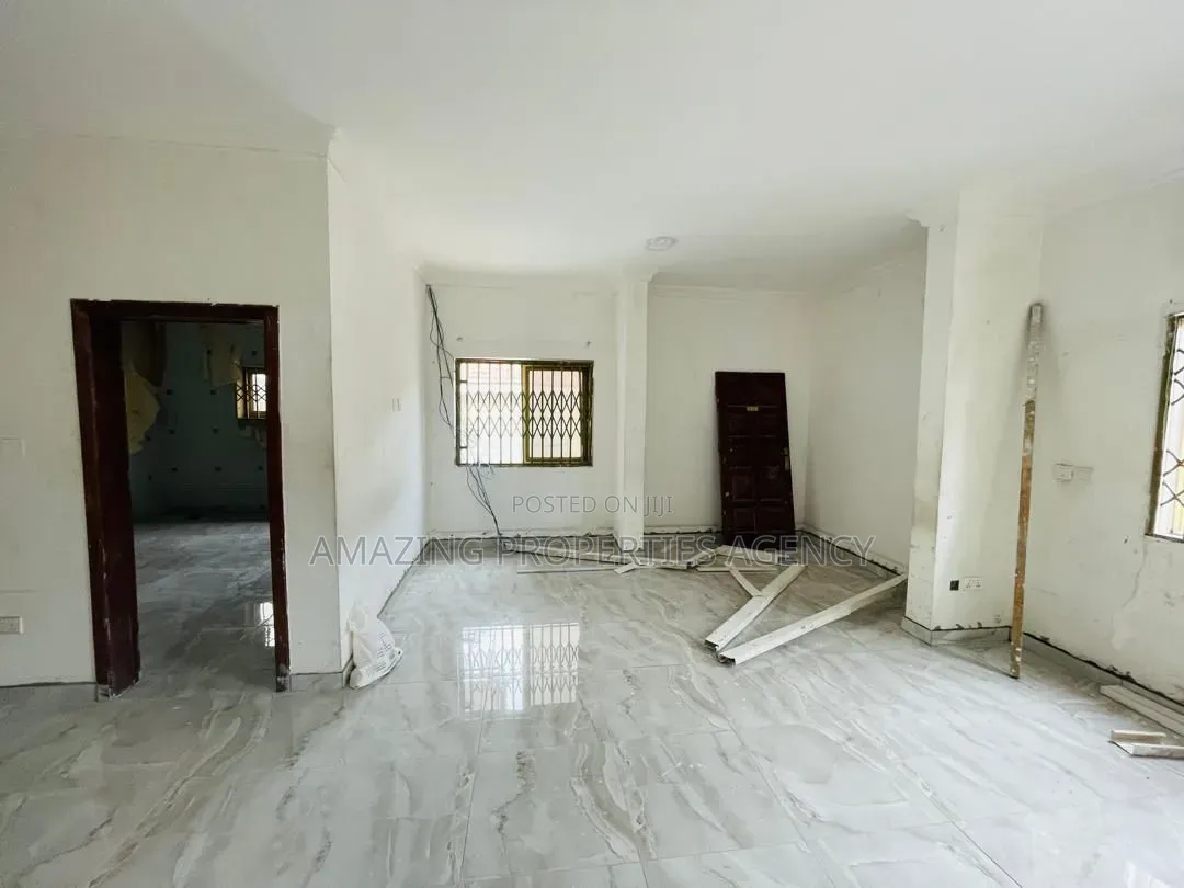 10 Bed House for Rent at East Legon,Shiashie 
Suitable for Office