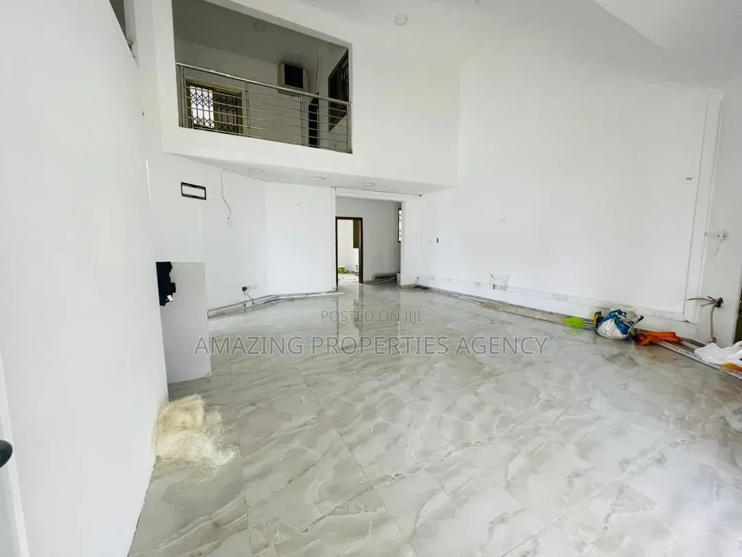 10 Bed House for Rent at East Legon,Shiashie 
Suitable for Office