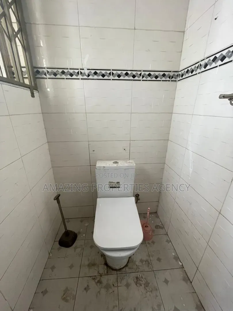 10 Bed House for Rent at East Legon,Shiashie 
Suitable for Office