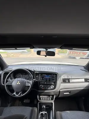 Mitsubishi Outlander 2018 White