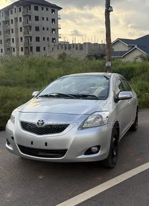 Toyota Belta 2011 Silver