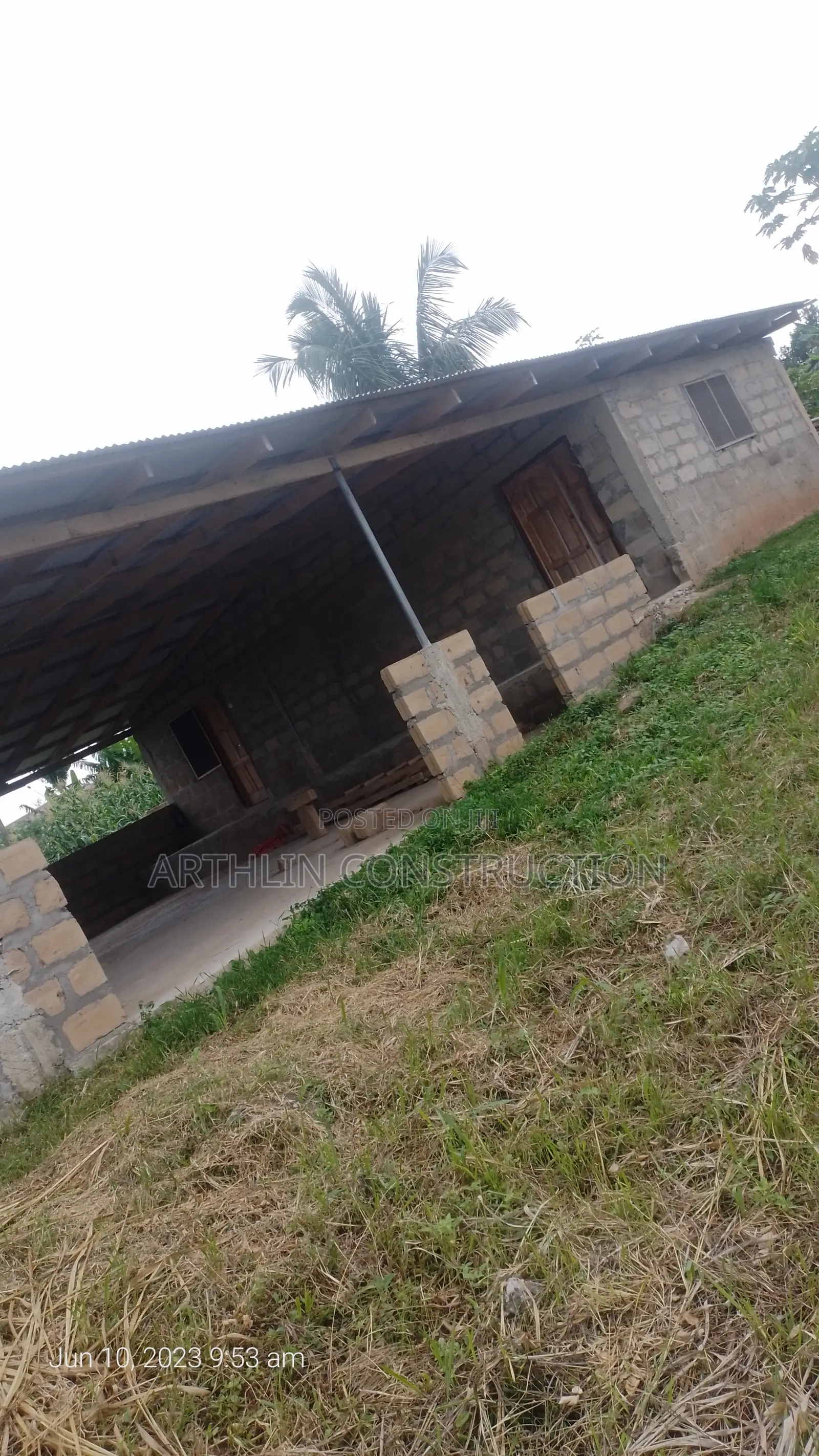 Commercial Property Close to Main Road for Rent at Ag Swedru