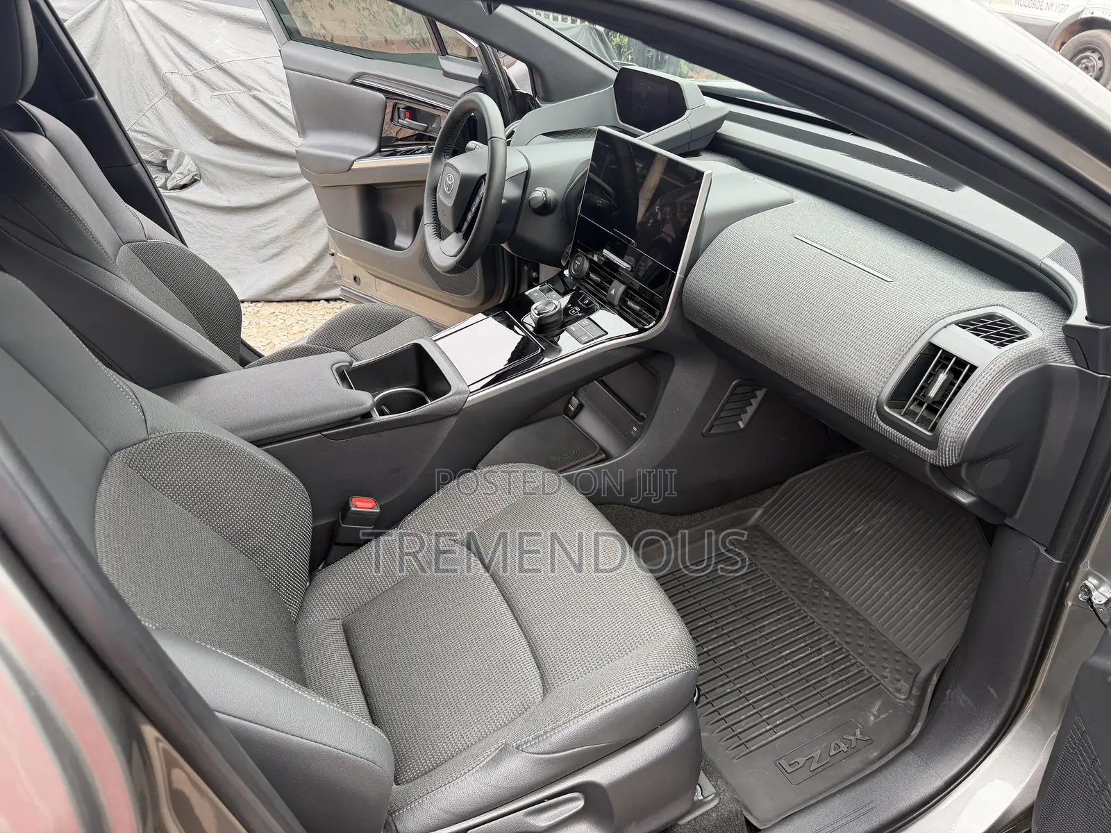 Toyota bZ4X XLE AWD 2025 Gray