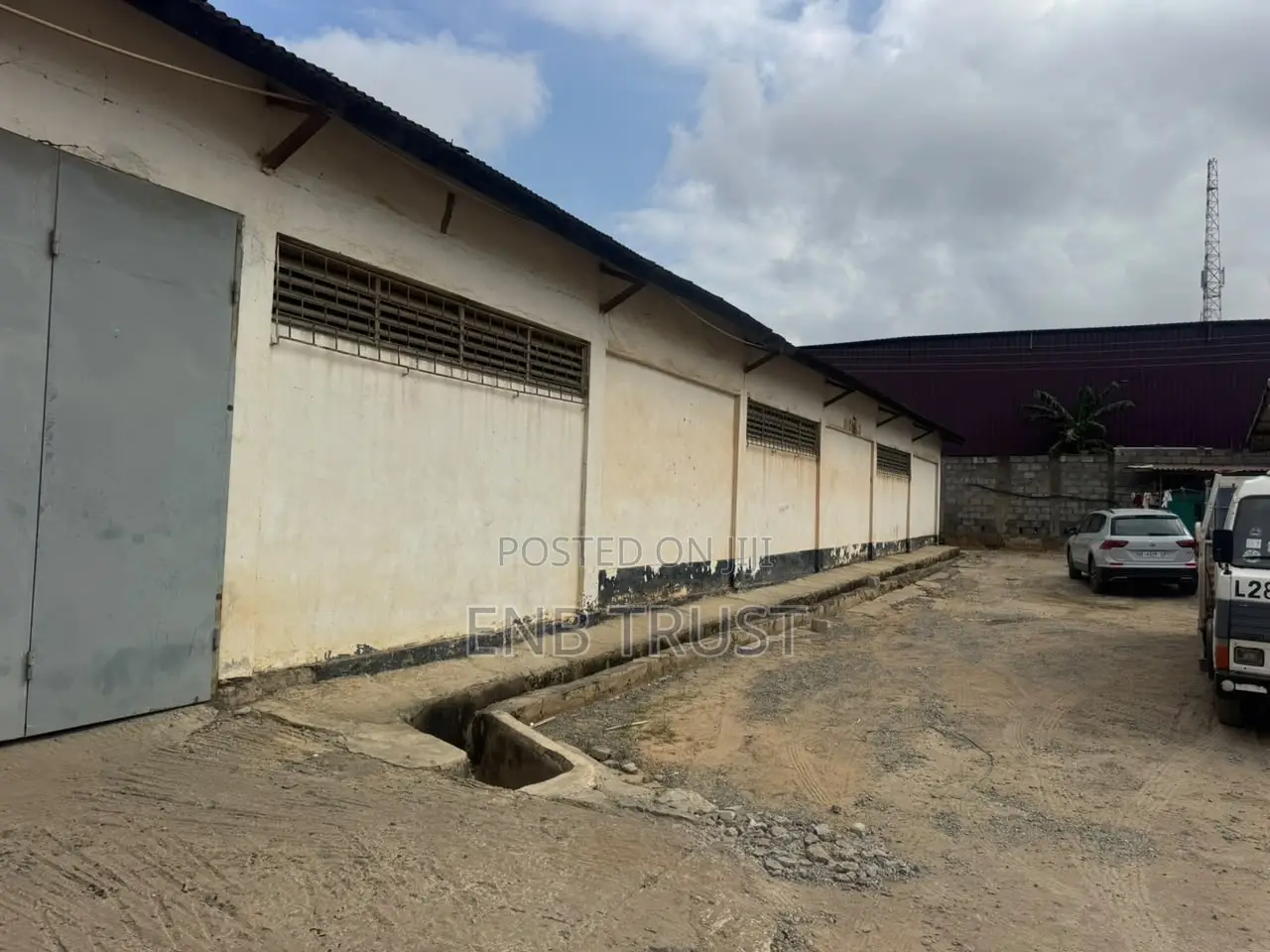 1,350 SQM Warehouse for Rent at Achimota Mile7