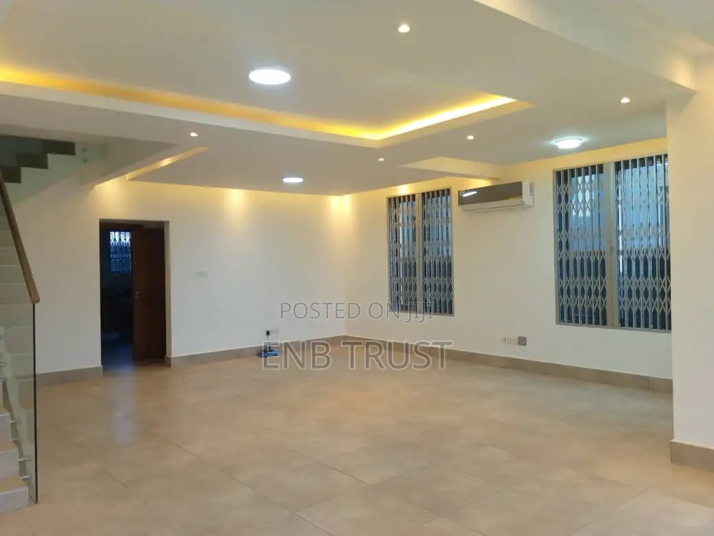 3bdrm Duplex in Dzowulu, Special School Area for sale