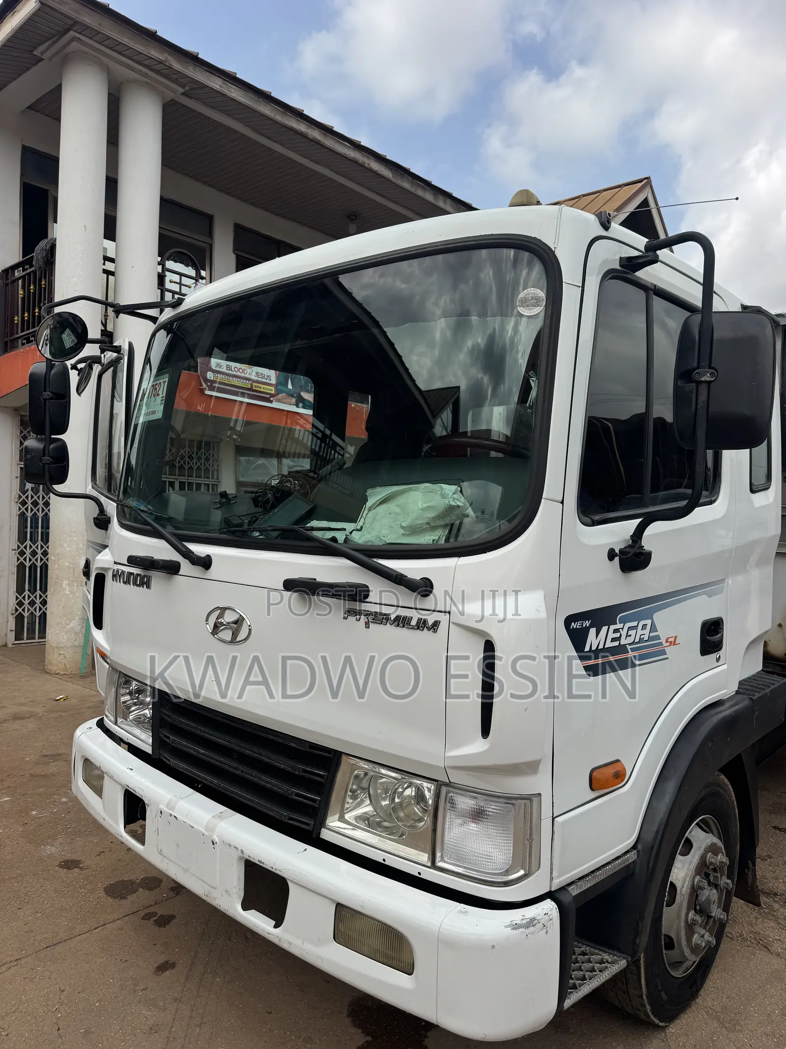 Hyundai Truck 8 Holes
