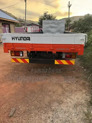 Hyundai Truck 8 Holes