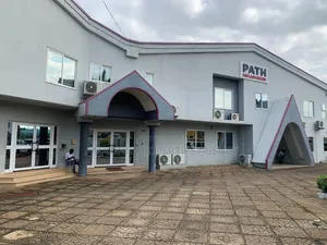 North Ridge Location Near the Nigerian Embassy. 371 SQM