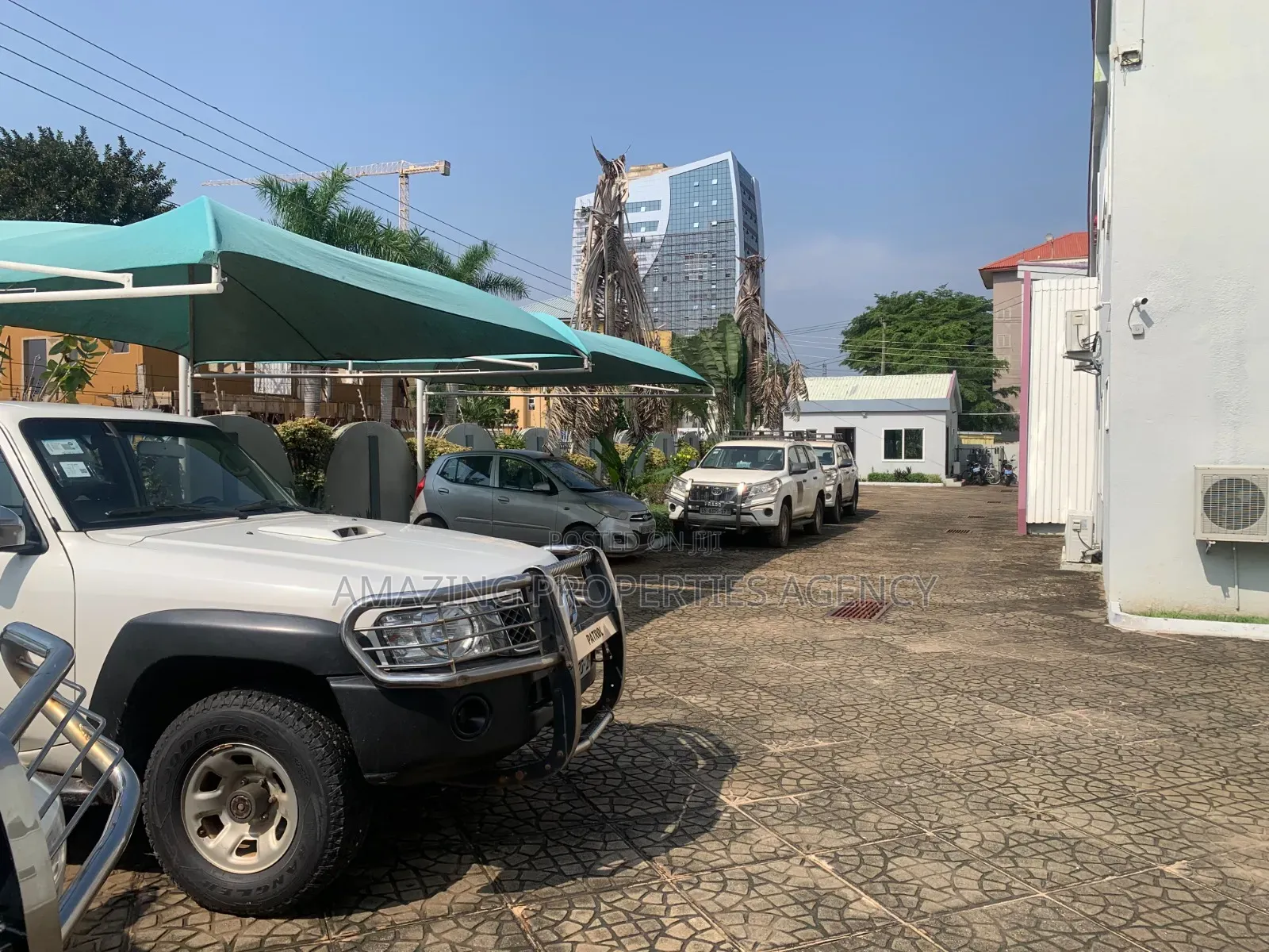 North Ridge Location Near the Nigerian Embassy. 371 SQM