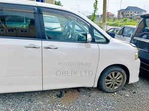 Toyota Voxy 2010 Gray