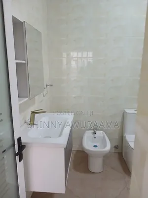 5bdrm House in School Junction for rent