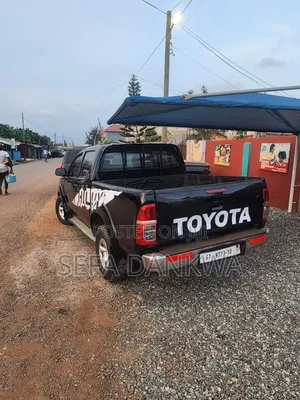 Toyota Hilux 2010 Black