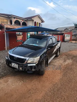 Toyota Hilux 2010 Black