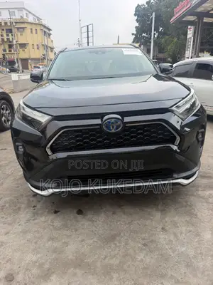 Toyota RAV4 XLE 2021 Black