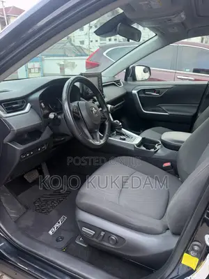 Toyota RAV4 XLE 2021 Black