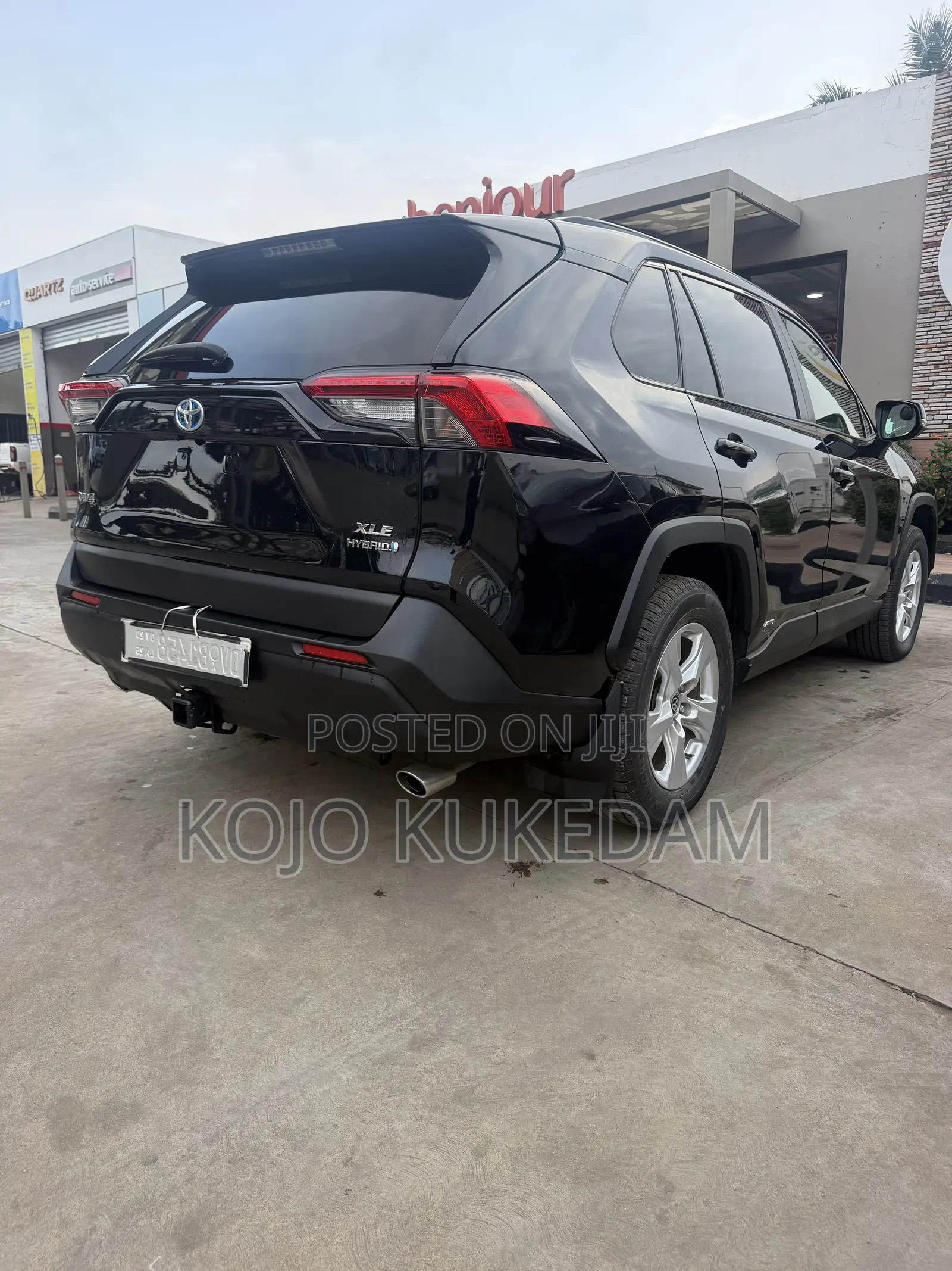 Toyota RAV4 XLE 2021 Black