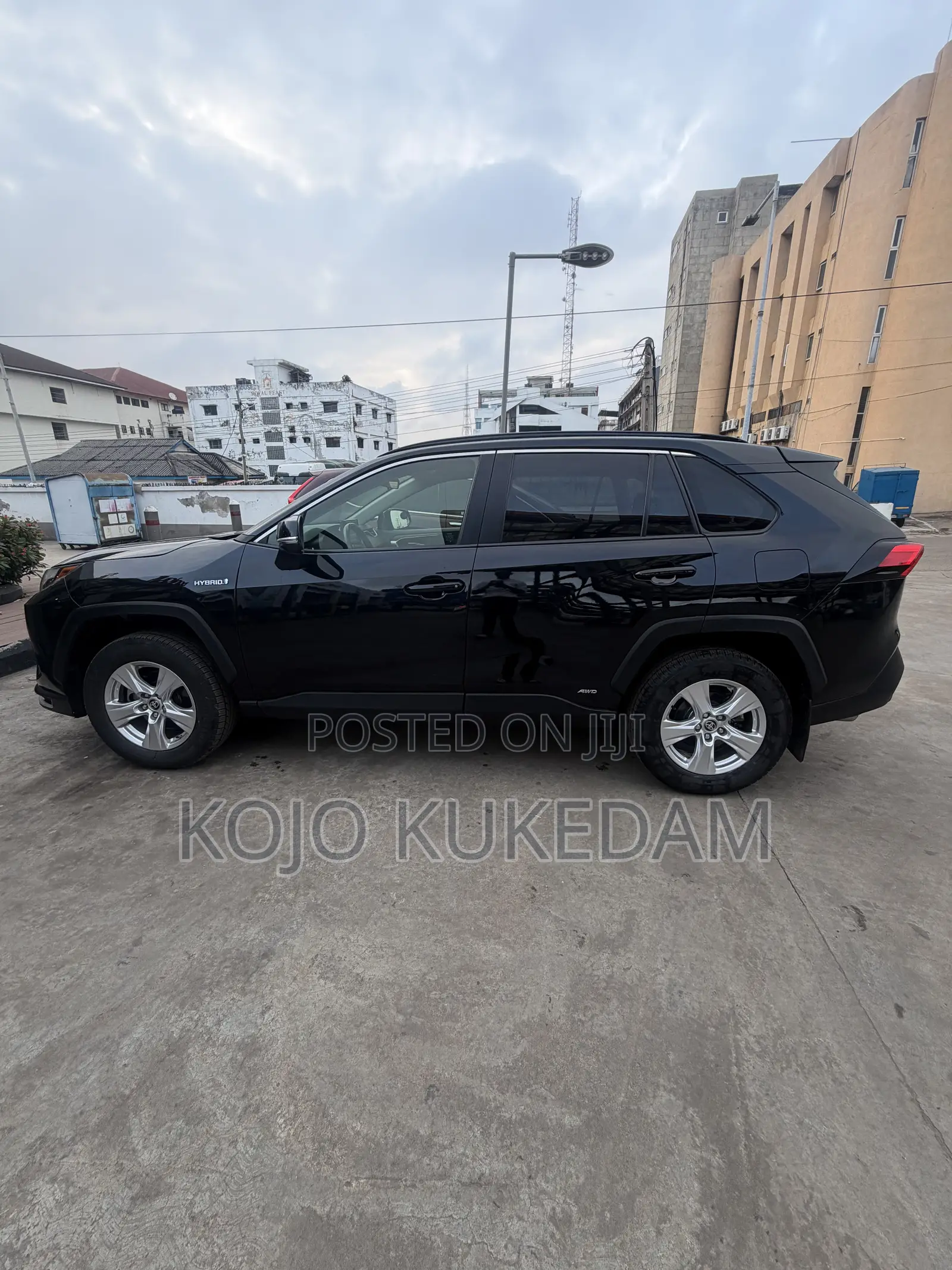 Toyota RAV4 XLE 2021 Black
