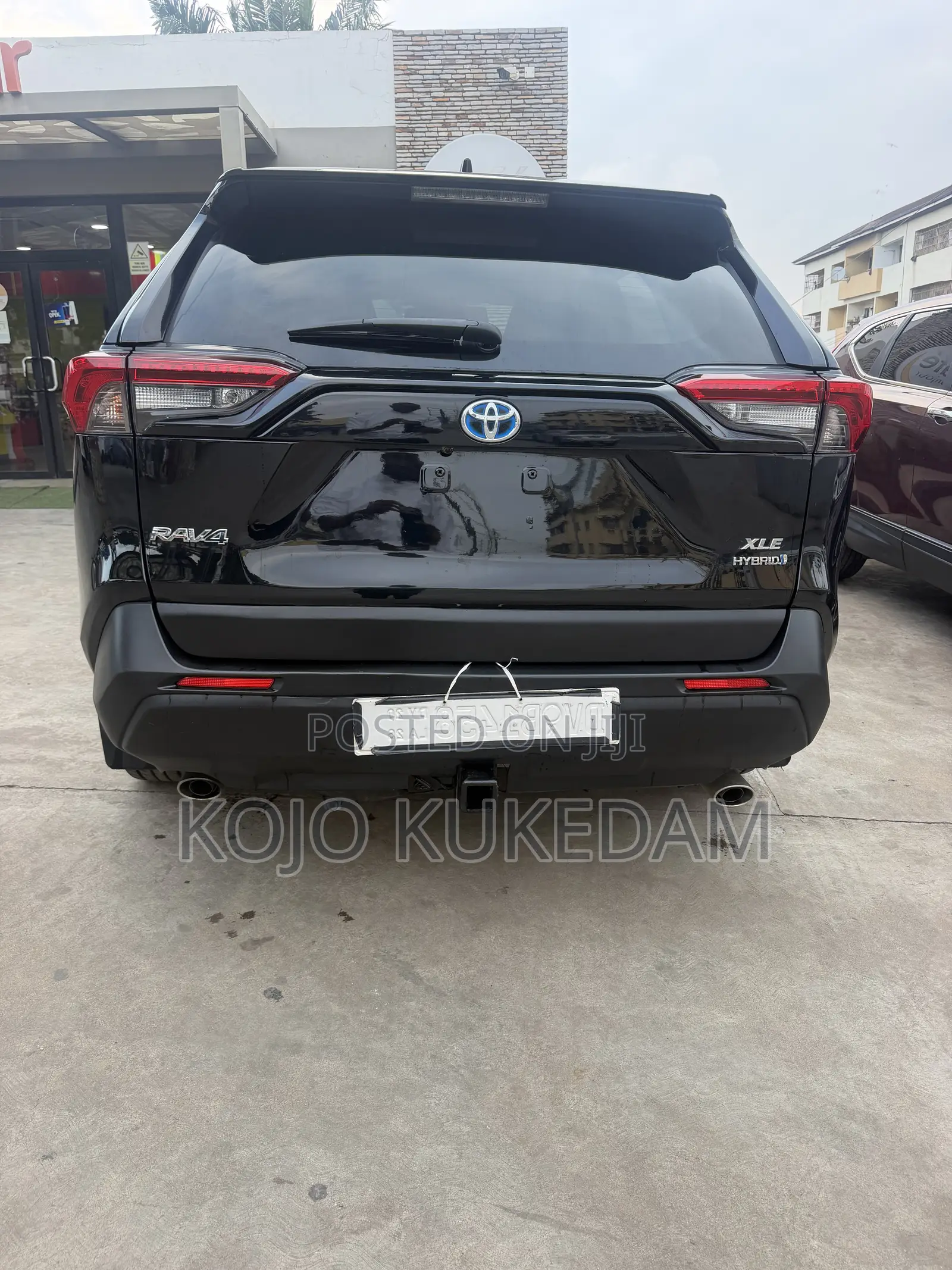 Toyota RAV4 XLE 2021 Black