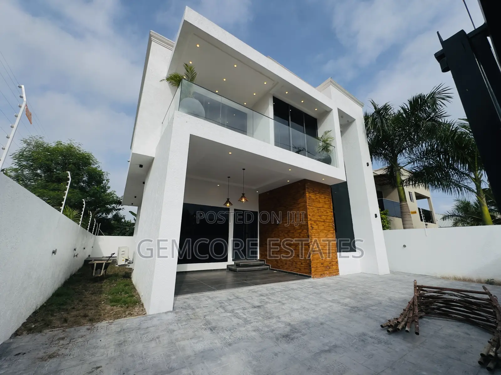 3bdrm House in West Trasacco, School Junction for sale