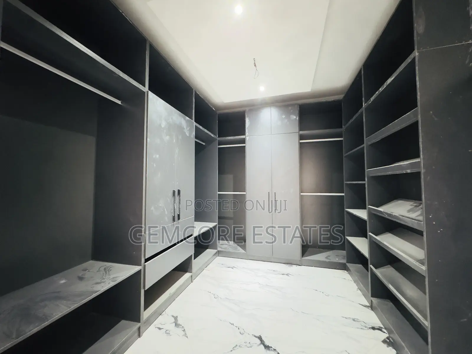 5bdrm House in East Legon Hills, Ashaley Botwe for sale