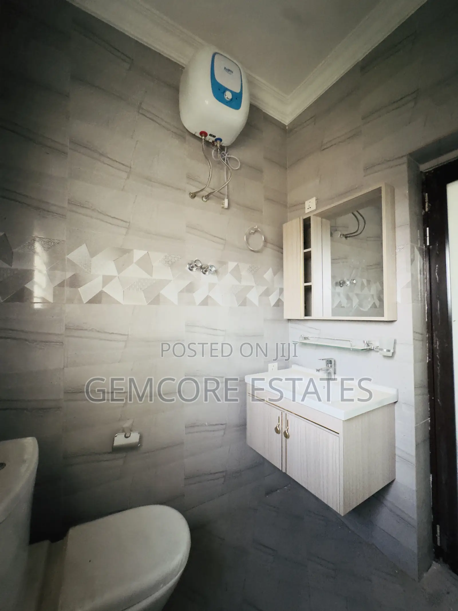5bdrm House in East Legon Hills, Ashaley Botwe for sale