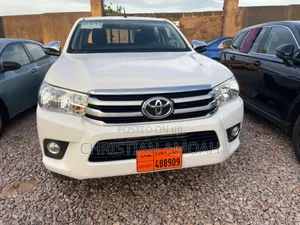 Toyota Hilux 2022 White