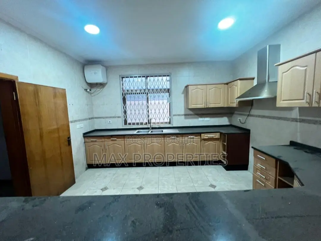 4bdrm House in Adjiriganor for rent