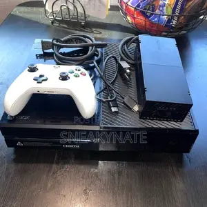 Foreign Used Xbox One Console With 8 Games