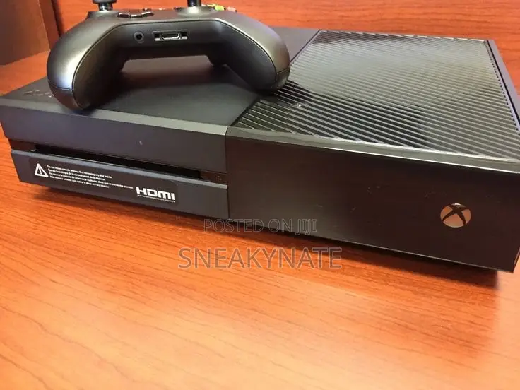 Foreign Used Xbox One Console With 8 Games
