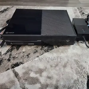 Foreign Used Xbox One Console With 8 Games