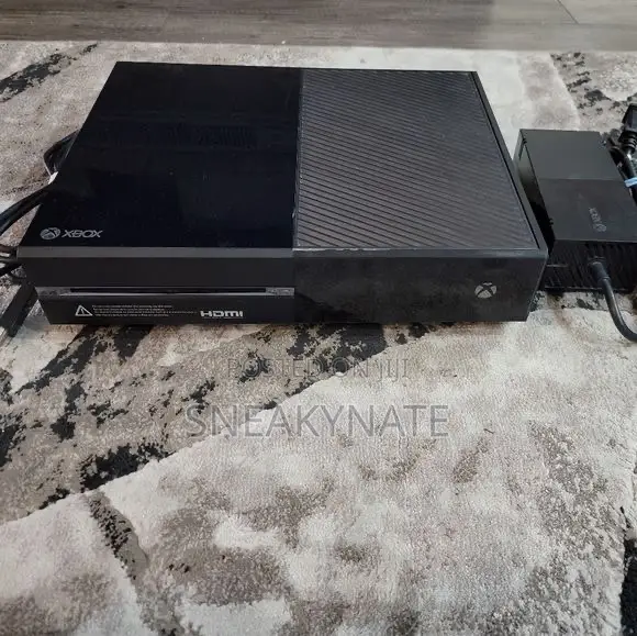 Foreign Used Xbox One Console With 8 Games