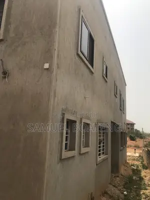 6bdrm Mansion in Atwima Kwanwoma for sale