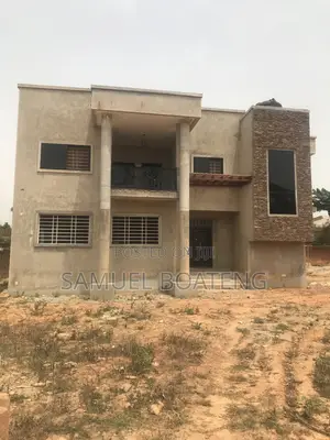 6bdrm Mansion in Atwima Kwanwoma for sale