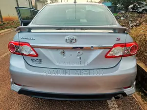 Toyota Corolla Fielder 1.8 Petrol FWD 2013 Silver