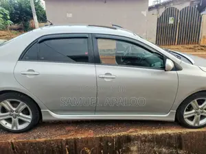 Toyota Corolla Fielder 1.8 Petrol FWD 2013 Silver