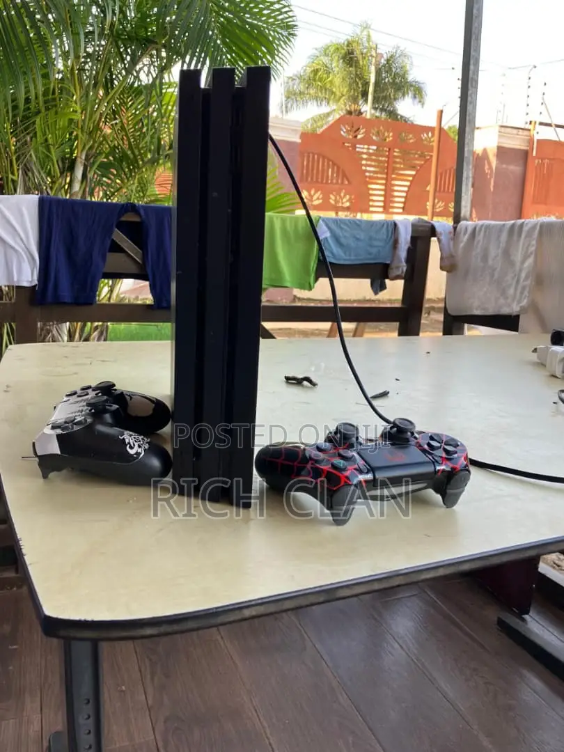 Playstation 4 Pro (Ps4 Pro)