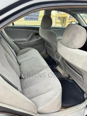 Toyota Camry LE 4dr Sedan (2.5L 4cyl 6A) 2011 Gray