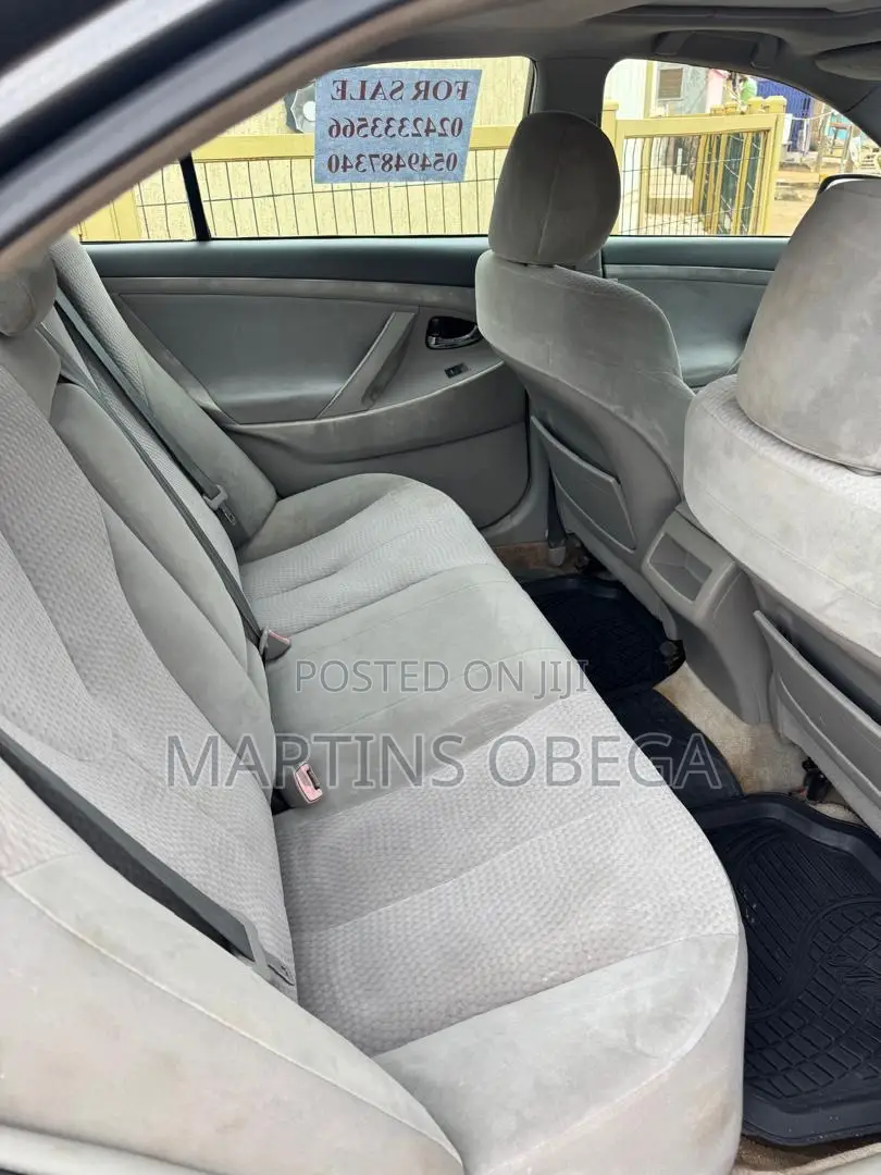 Toyota Camry LE 4dr Sedan (2.5L 4cyl 6A) 2011 Gray
