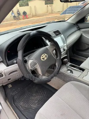 Toyota Camry LE 4dr Sedan (2.5L 4cyl 6A) 2011 Gray